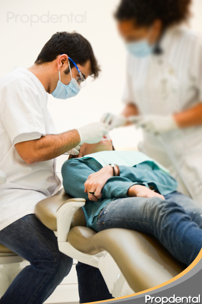 primera visita con el dentista en clínicas dentales Propdental
