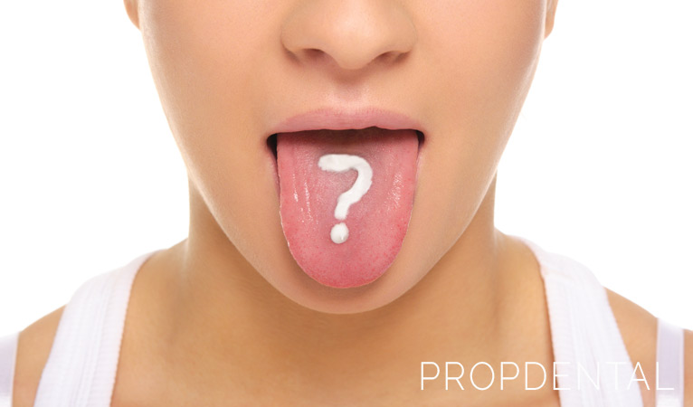 Manchas blancas en la lengua, ¿Qué significan?