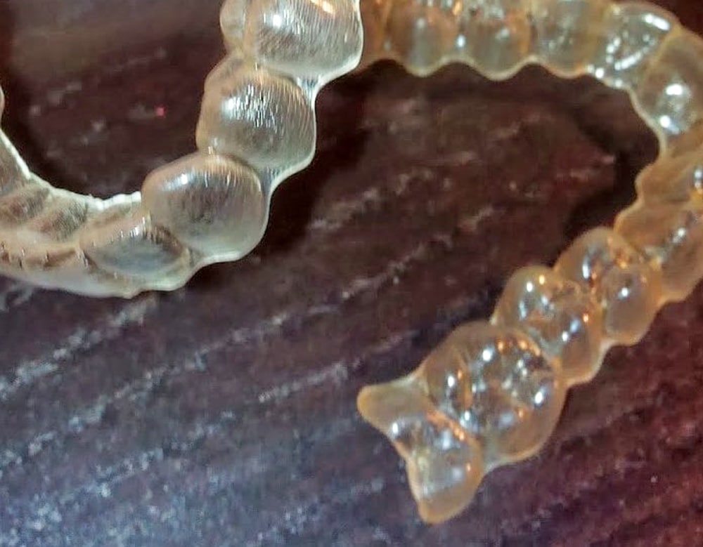 fumar con invisalign