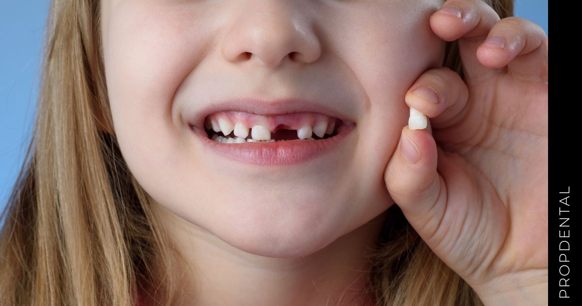 A qué edad se cambian los dientes de leche por los permanentes?